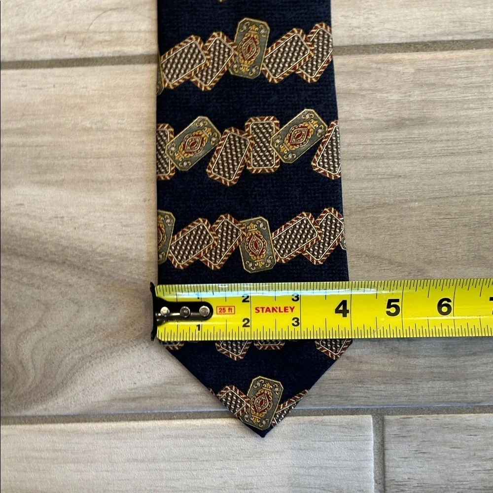 Vintage The Metropolitan Museum of Art 100% Imported Silk Tie